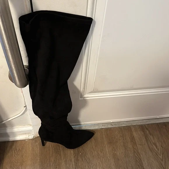 Brand new black suede boots - Picture 3 of 4